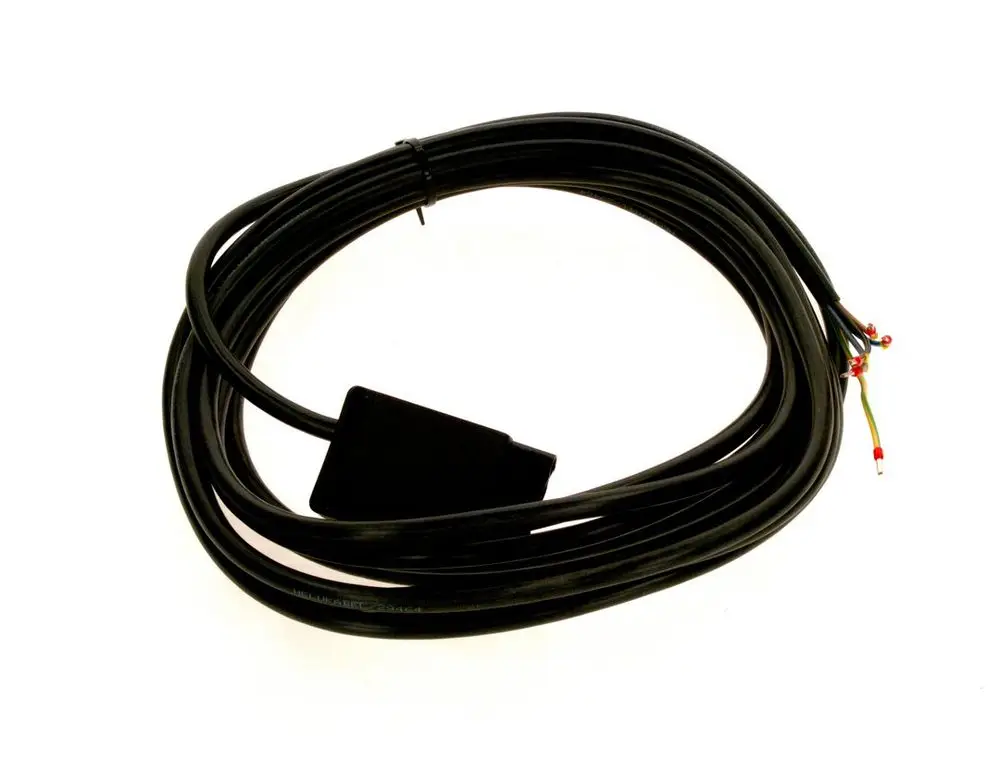 Schwarzes Kabel mit einem rechteckigen Stecker und mehreren farbigen Drähten an einem Ende, für elektrische Verbindungen, hergestellt von Bosch.